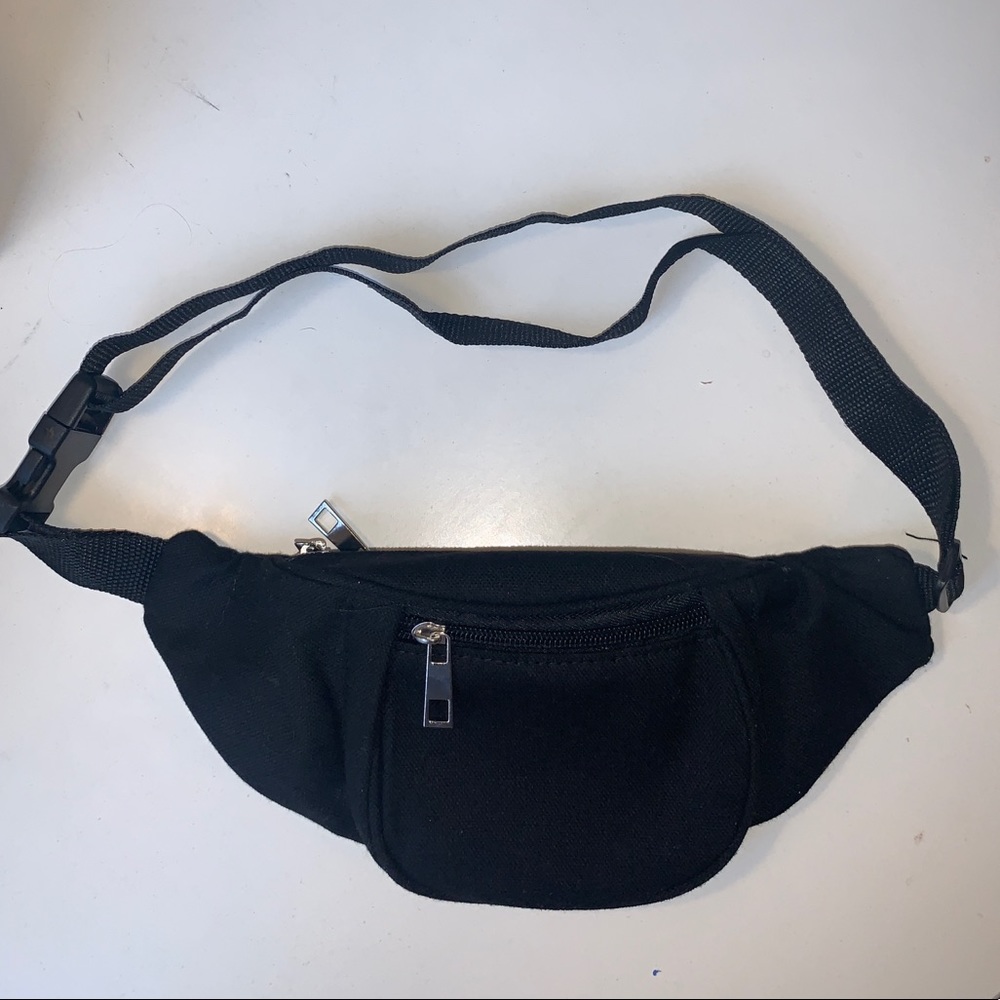 NWOT Black Adjustable Fanny Pack